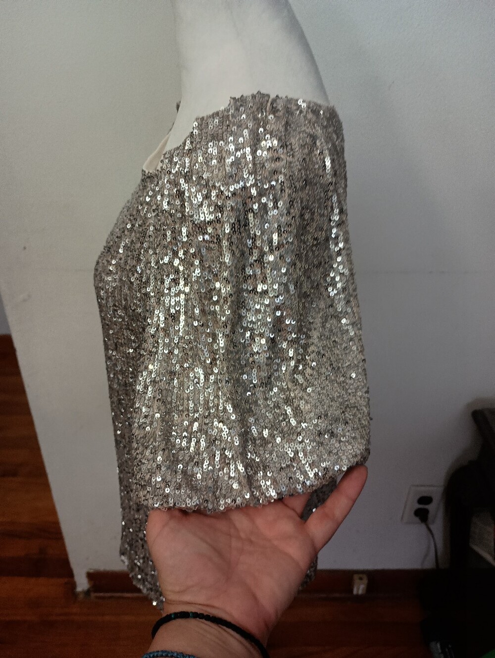NWT Fancy Silver Sequin Puff-Sleeve Women’s Cable & Gauge Top Medium - Picture 4 of 13